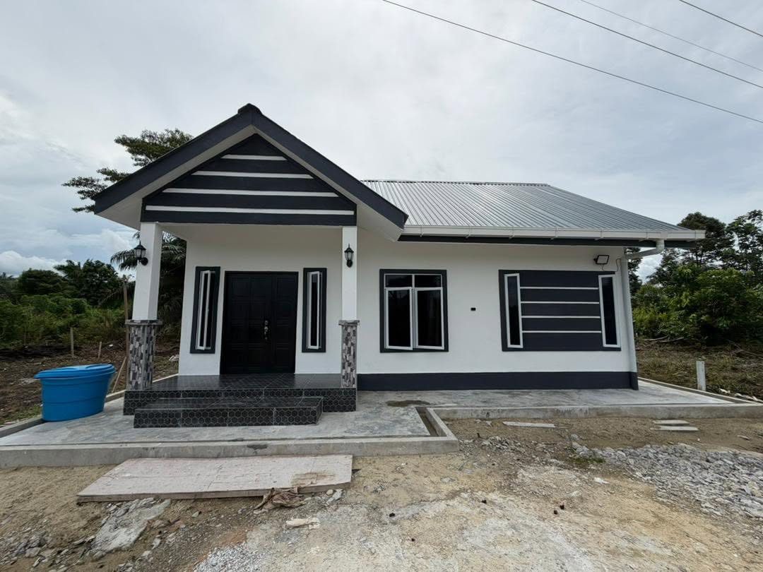 Rumah siap dibina oleh Amsyar Enterprise di Sarawak